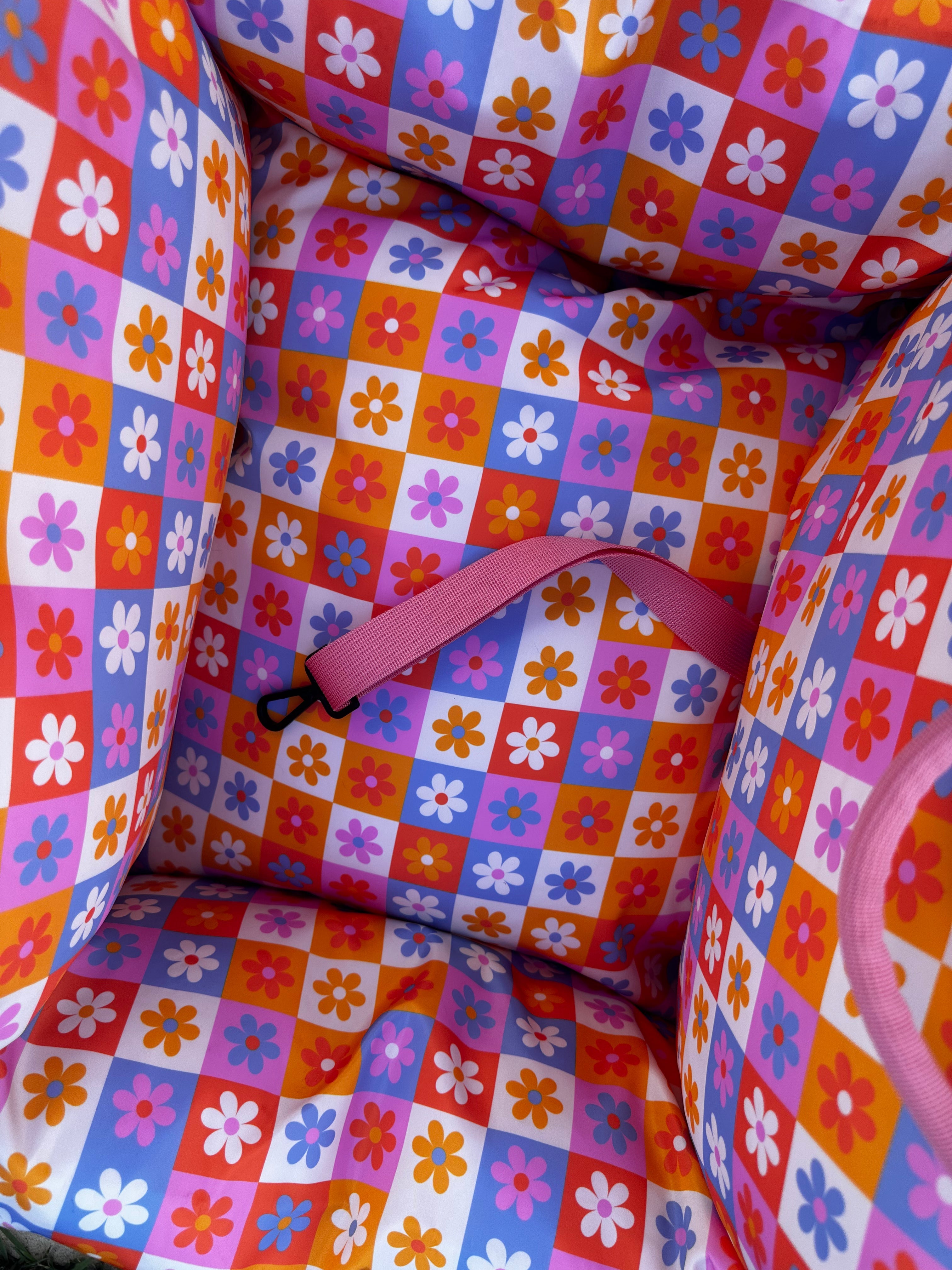 Deluxe Travel Car Bed: Daisies for Days