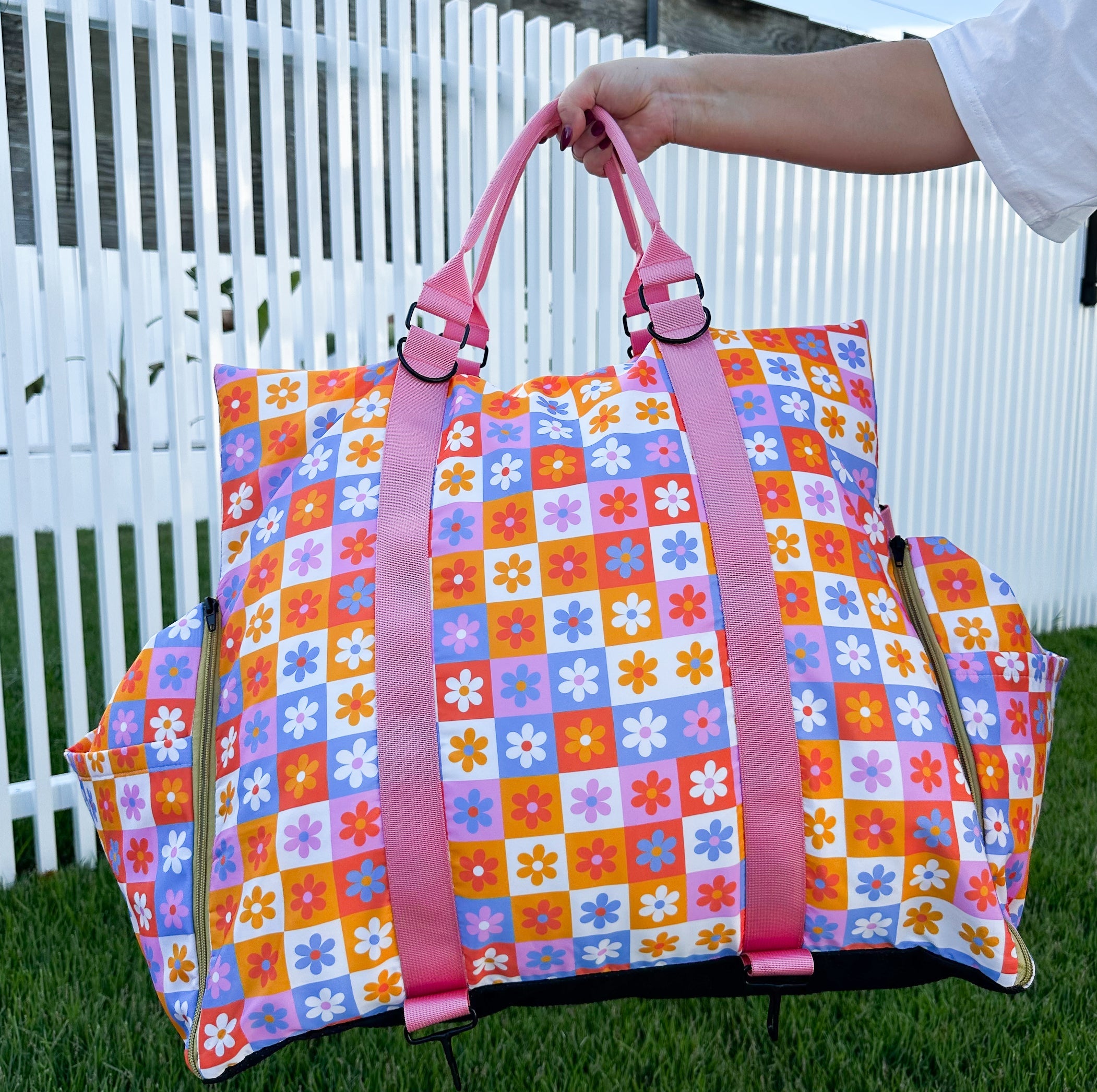 Deluxe Travel Car Bed: Daisies for Days