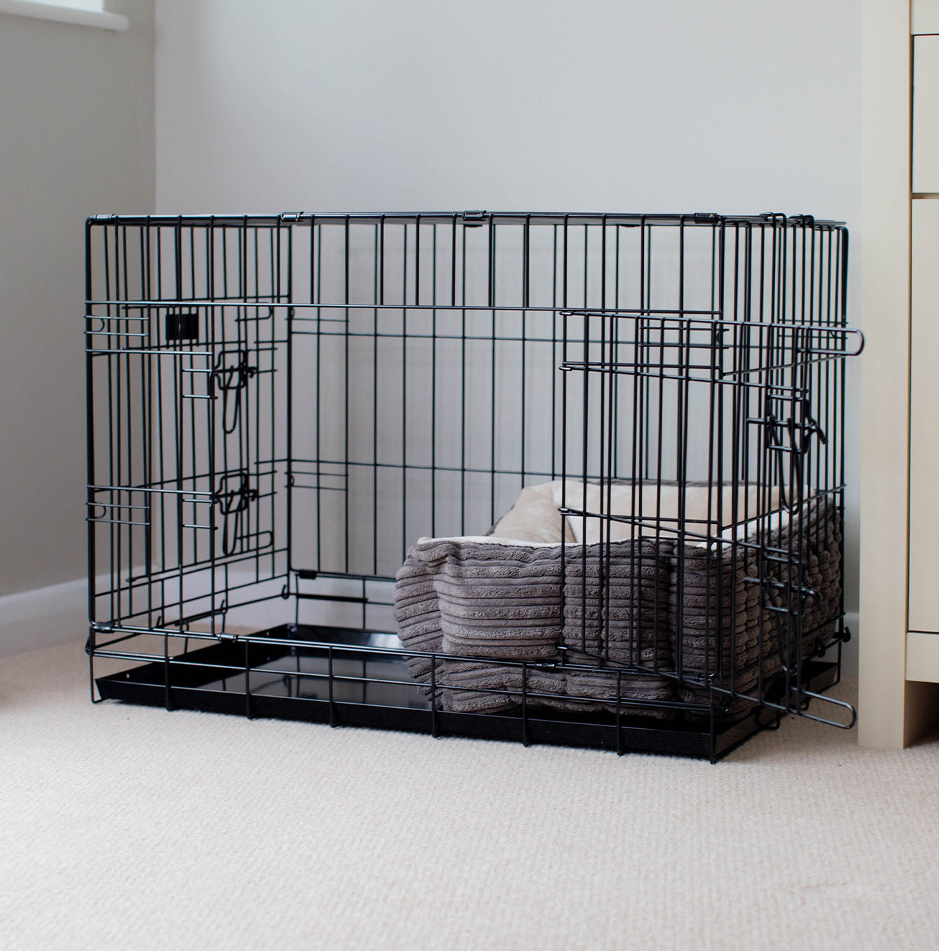 Cozy & Calming Puppy Cage Bed in Essentials Plush by Lords & Labradors