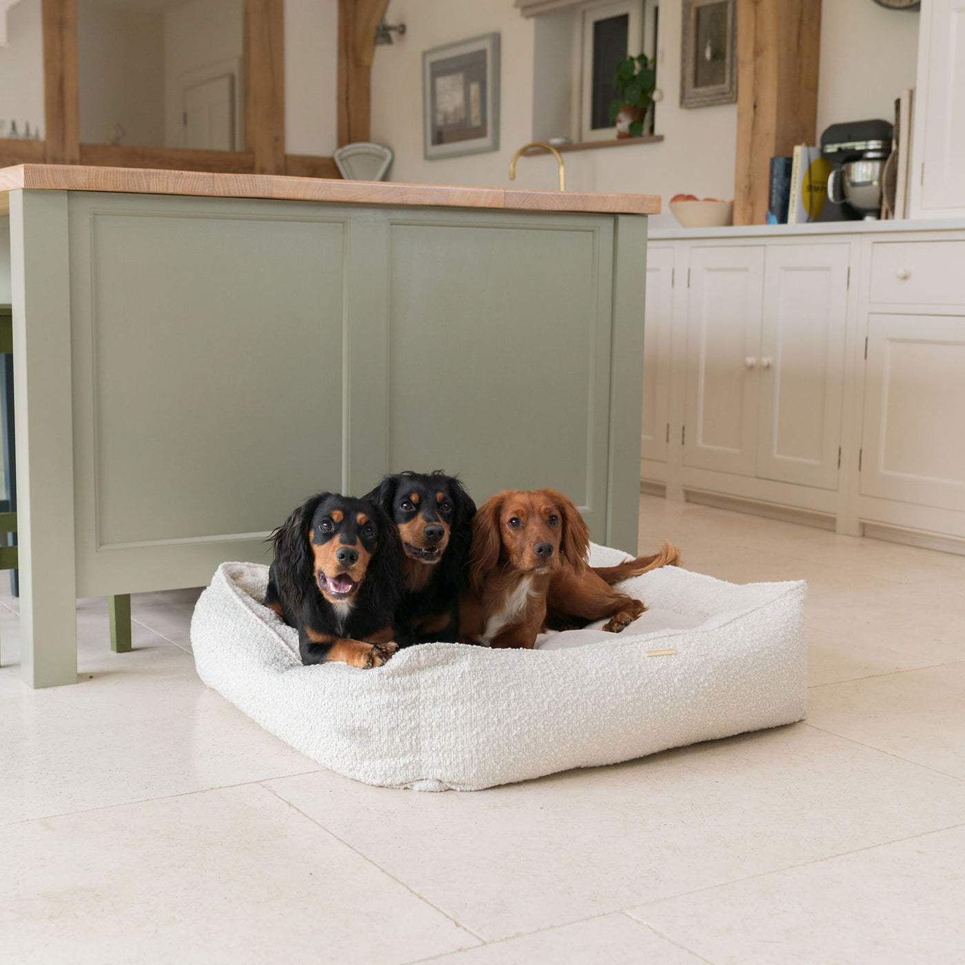 Box Bed For Dogs in Boucl¨¦ by Lords & Labradors