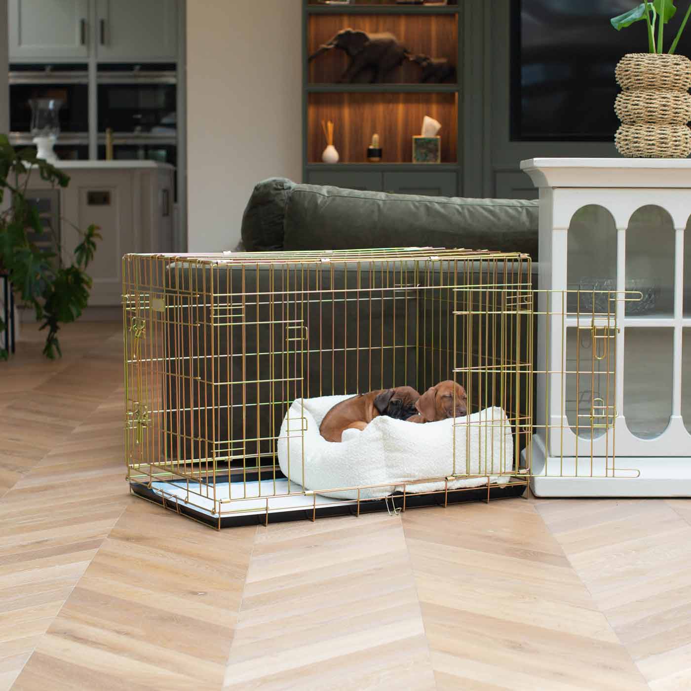 Cozy & Calming Puppy Cage Bed In Ivory Boucl¨¦ by Lords & Labradors