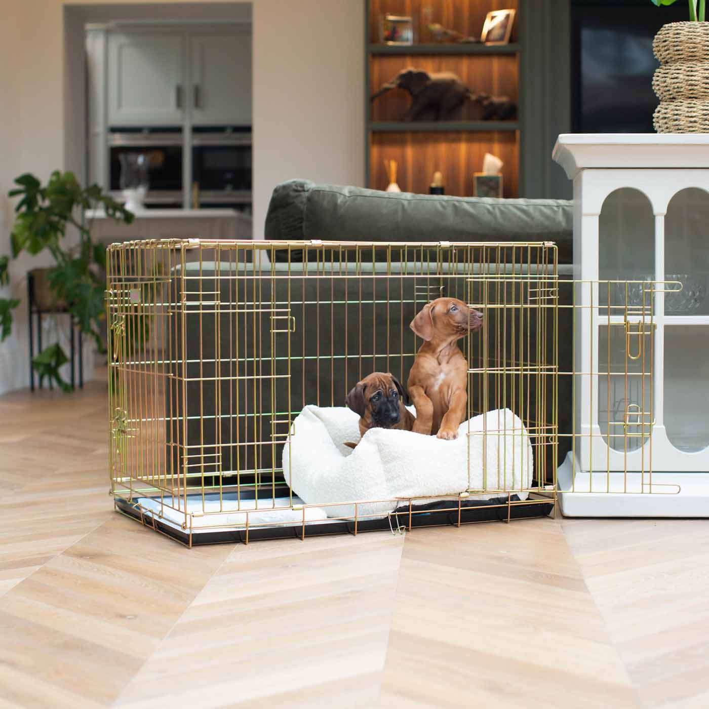 Cozy & Calming Puppy Cage Bed In Ivory Boucl¨¦ by Lords & Labradors