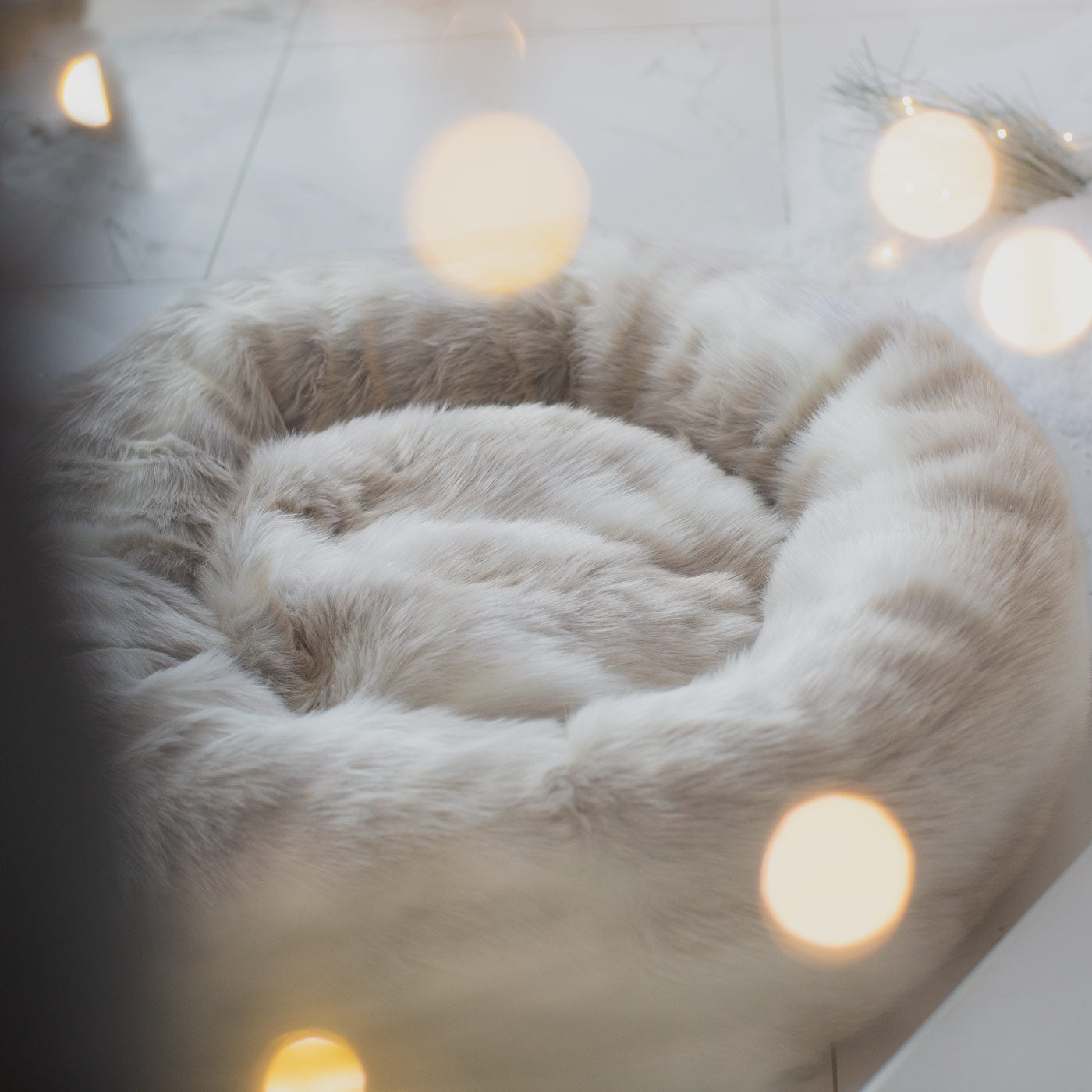 Calming Anti-Anxiety Donut Bed in Reindeer Faux Fur by Lords & Labradors